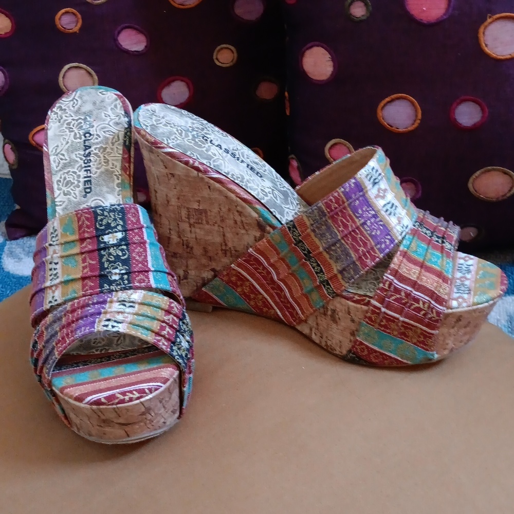 Classified slip on platform sandles